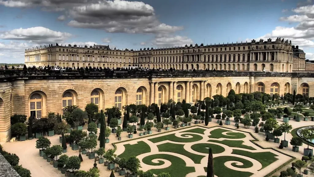 Palácio de Versalhes com jardim