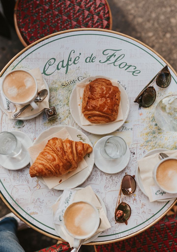 Cafeteria em Paris Cafe de Flore - O que comer em Paris - Assegurados