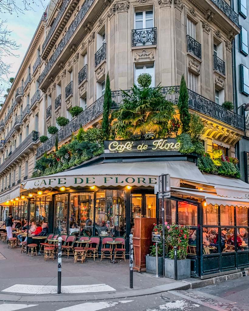 Cafeteria em Paris Cafe de Flore - O que comer em Paris - Assegurados