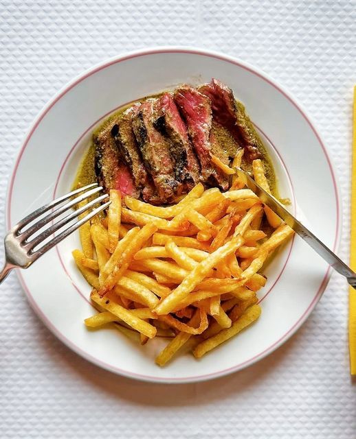 Restaurante em Paris Le Relais de l'Entrecôte Paris - o que comer em Paris - Assegurados